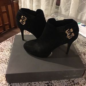 Vince camuto booties size 9